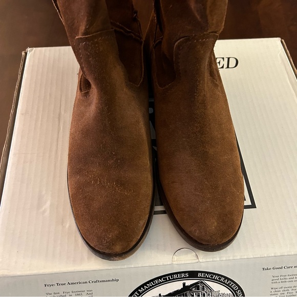 Never Worn Frye Cara Short Wood Brown Suede Boots Size 8 with original box - Picture 2 of 12